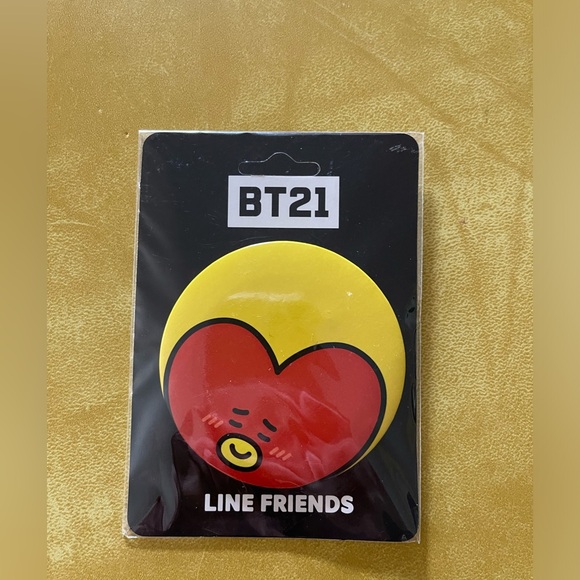 BT21 Full Set of Character Buttons/Pins - Picture 6 of 9